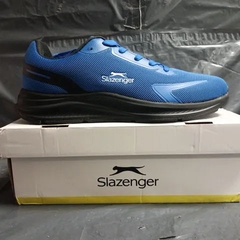 BOXED PAIR OF SLAZENGER ASSENT TRAINERS IN BLUE/BLACK SIZE UK 9