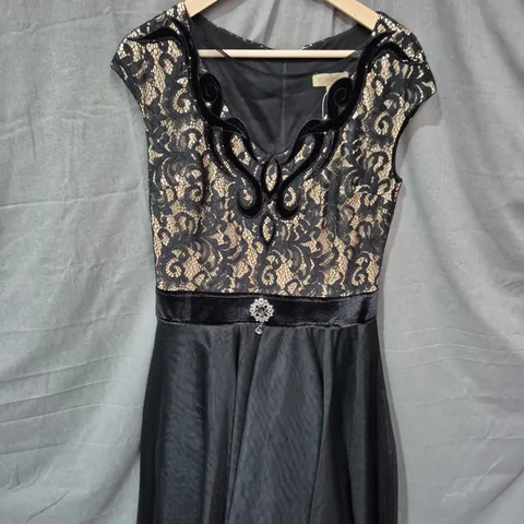 RED & ROYAL LONDON WOMEN'S EVENING DRESS - BLACK LACE OVERLAY, SIZE XXL