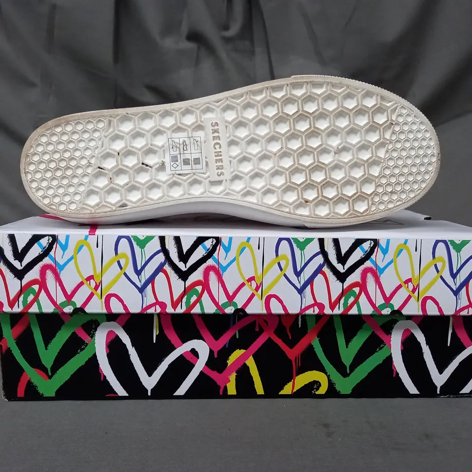 BOXED PAIR OF SKECHERS SLIP-ON TRAINERS IN WHITE/PINK 6