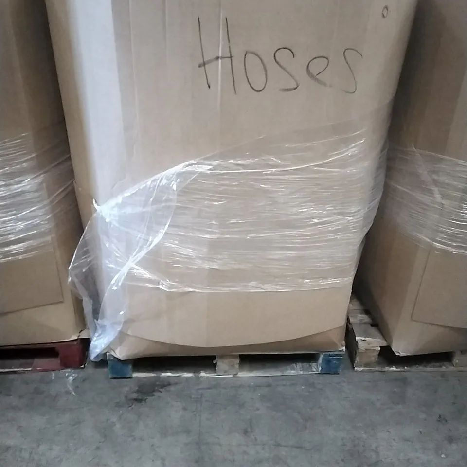 A PALLET CONTAINING ASSORTED GARDEN HOSES, SWIMMING PRODUCTS ETC