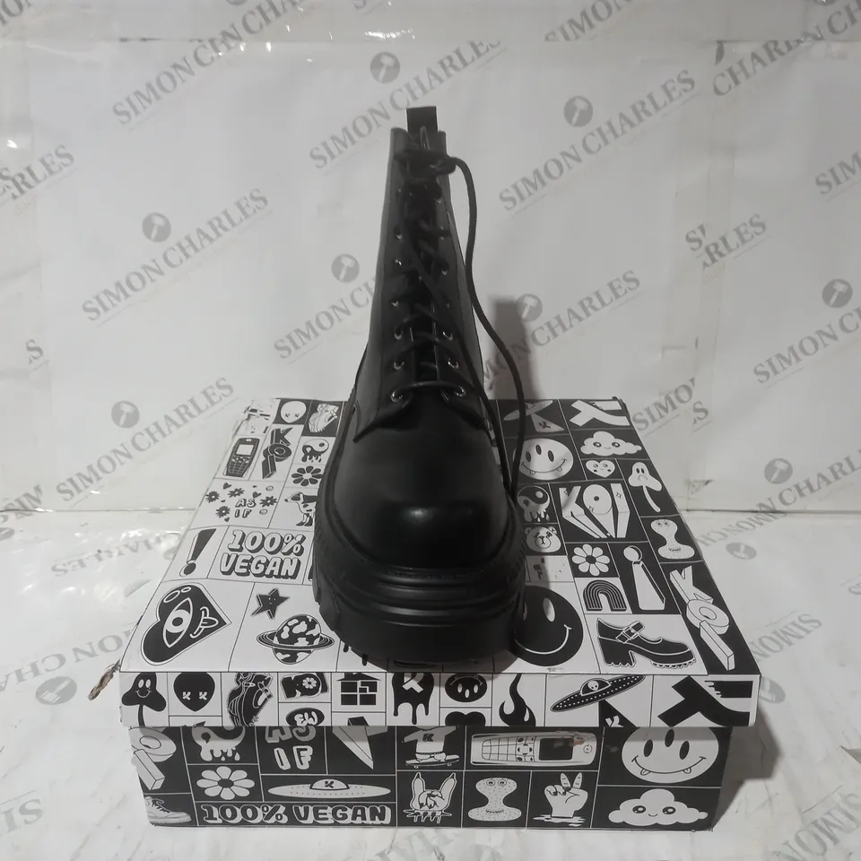 BRAND NEW BOXED PAIR OF KOI VEGAN LEATHER TALWAR CHUNKY STOMPER BOOTS IN BLACK UK SIZE 9