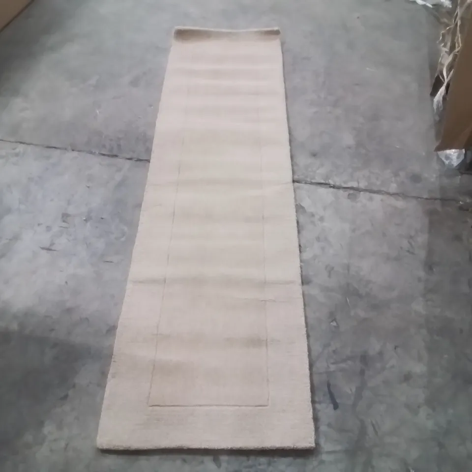 QUALITY DESIGNER AREA RUG - APPROXIMATELY 230X60CM