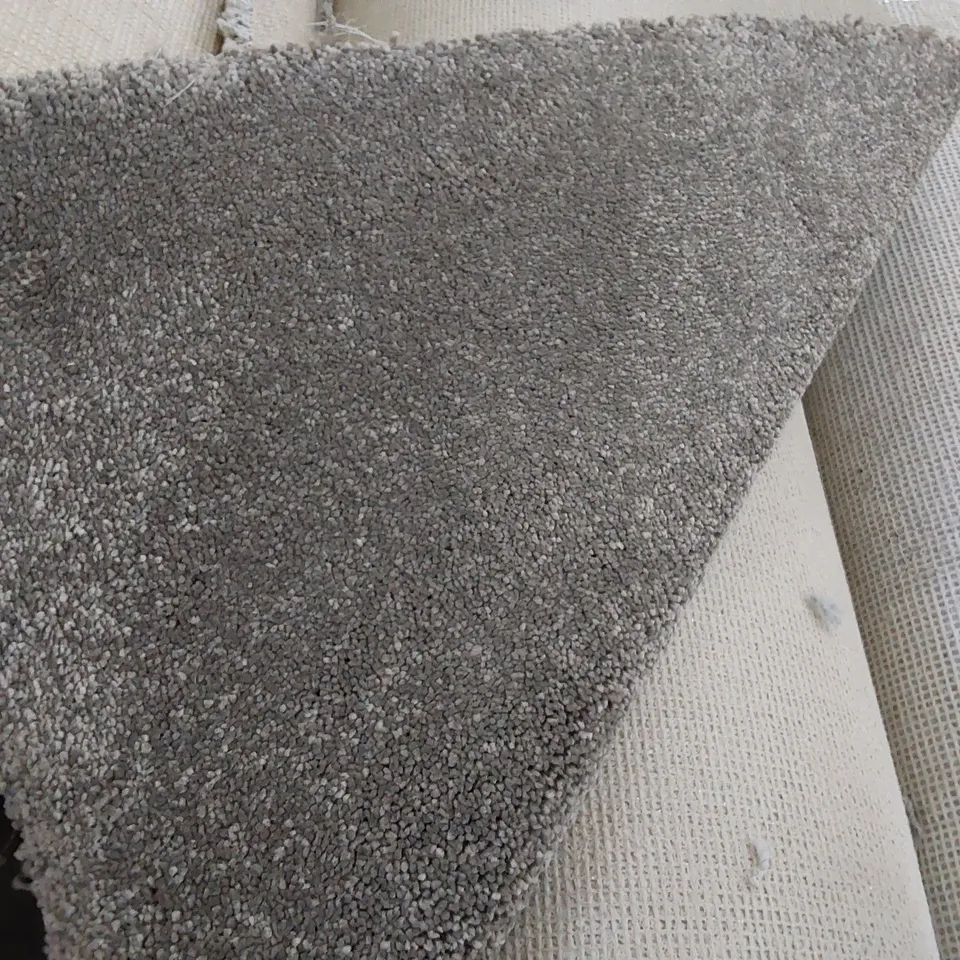 ROLL OF QUALITY HEARTLAND ULTRA TETBURY CARPET APPROXIMATELY 4M × 3.71M
