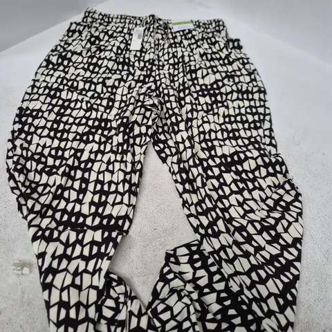 CLASSIC UK 12 WOMEN'S TROUSERS - 27IN LEG - BLACK & WHITE GEOMETRIC PRINT
