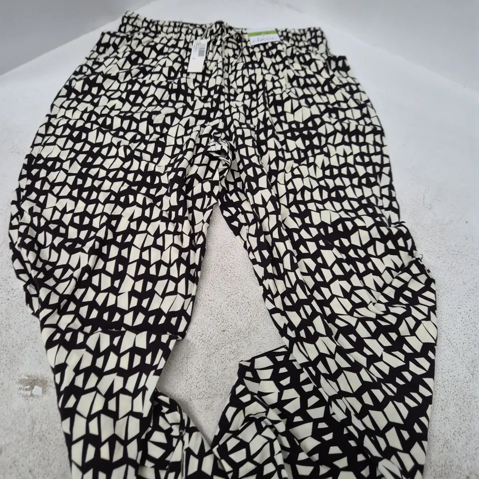 CLASSIC UK 12 WOMEN'S TROUSERS - 27IN LEG - BLACK & WHITE GEOMETRIC PRINT
