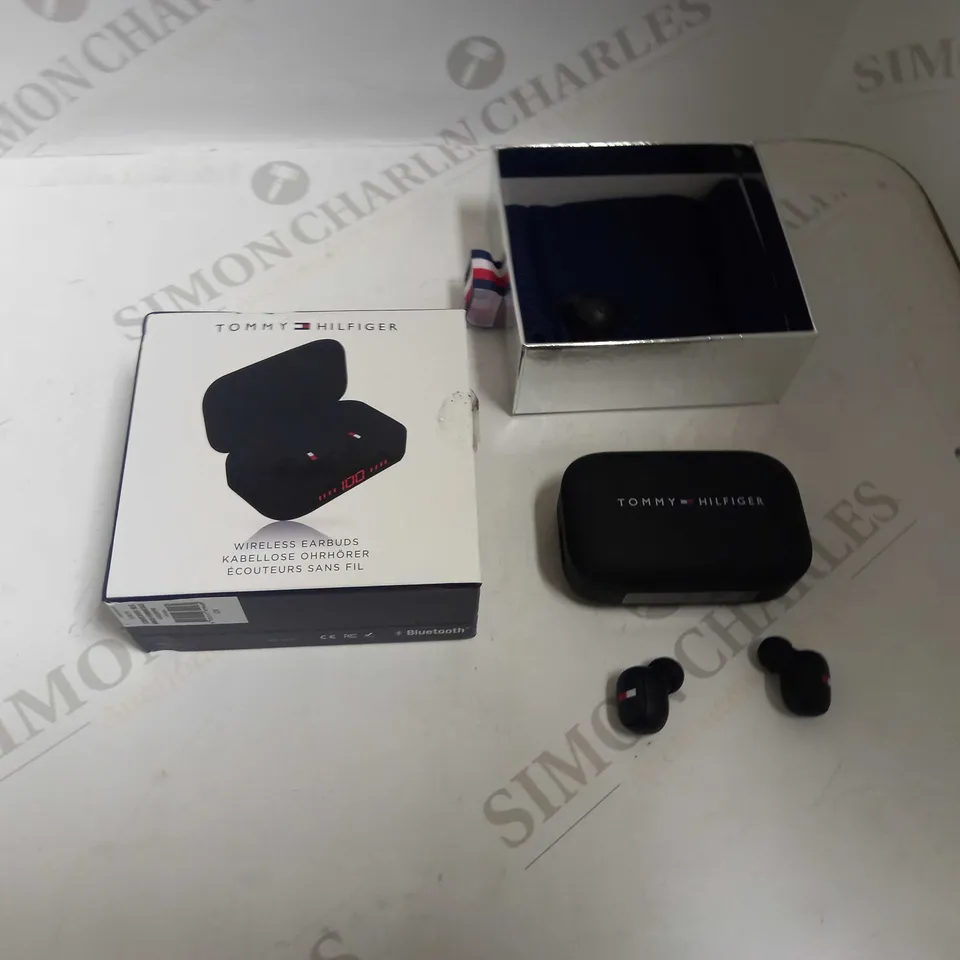 TOMMY HILFIGER EARBUDS POWERBANK BLACK  RRP £90