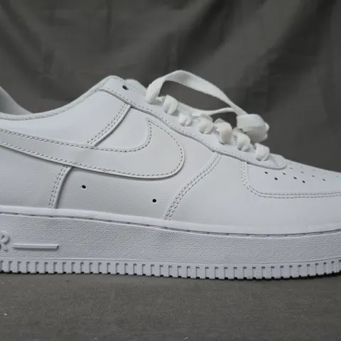 PAIR OF NIKE AIR FORCE 1 SHOES IN WHITE UK SIZE 10