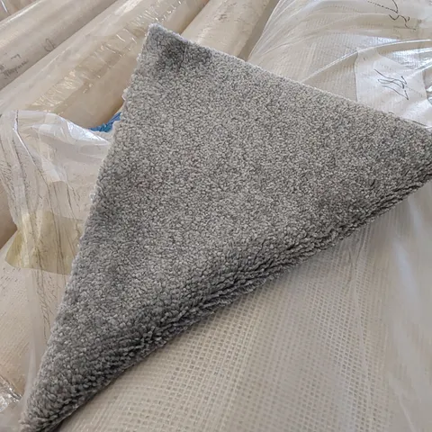 ROLL OF QUALITY  JAGGER MINERAL CARPET // SIZE: APPROXIMATELY 4 X 1.9m