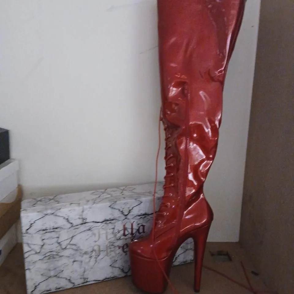 HELLA HEELS UK9 RED PATENT THIGH-HIGH BOOT BY HELLA HEELS (THE GLITTERATI) – FRONT LACE, 8IN SHAFT 
