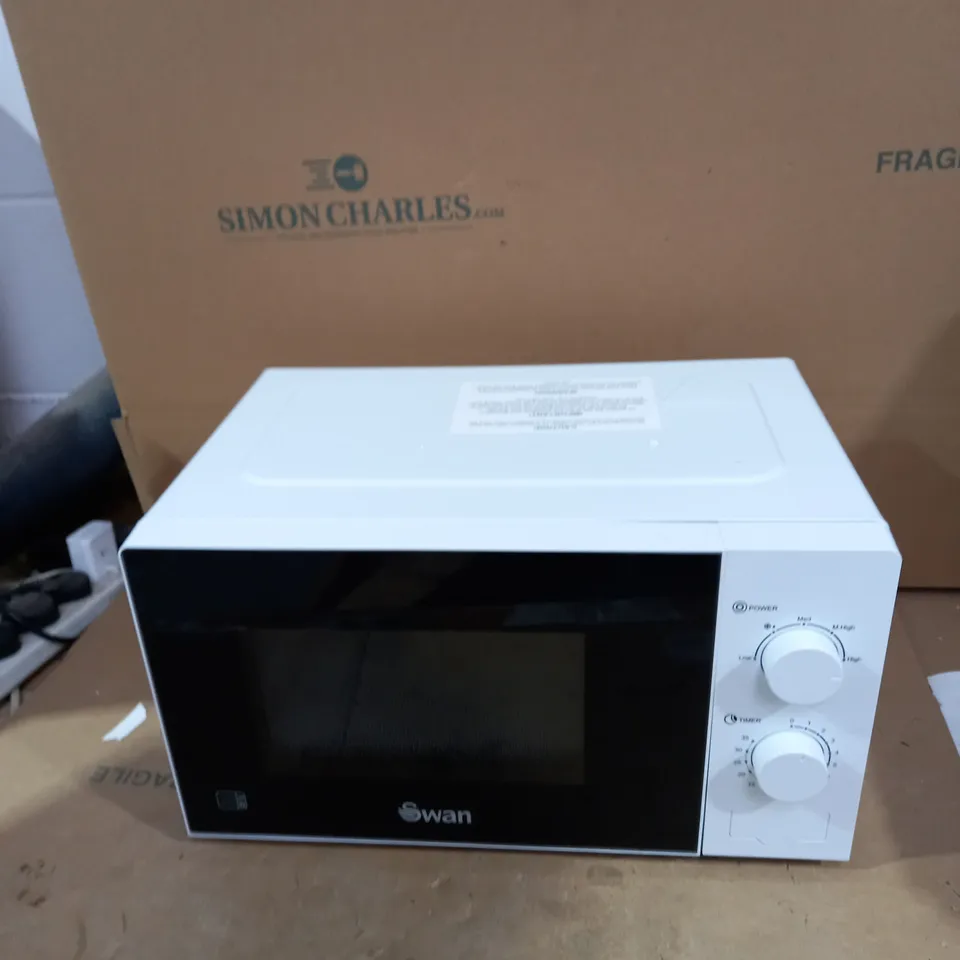 SWAN 700W MANUAL MICROWAVE RRP £108