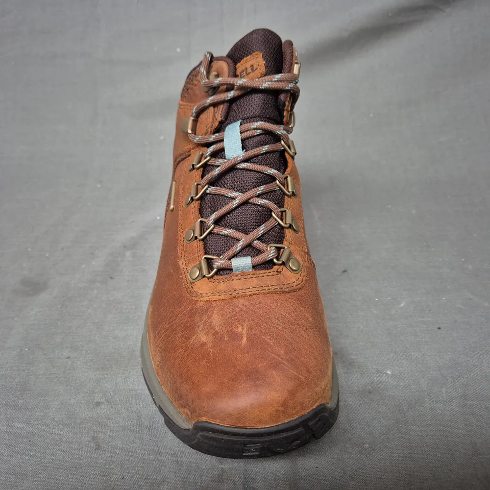 BOXED PAIR OF MERRELL ERIE MID LEATHER BOOTS IN TOFFEE CARAMEL UK SIZE 7