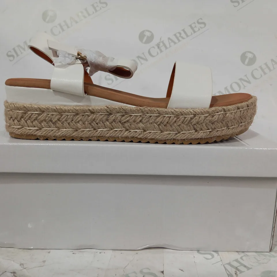BOXED PAIR OF CM PARIS OPEN TOE SANDALS IN WHITE EU SIZE 38