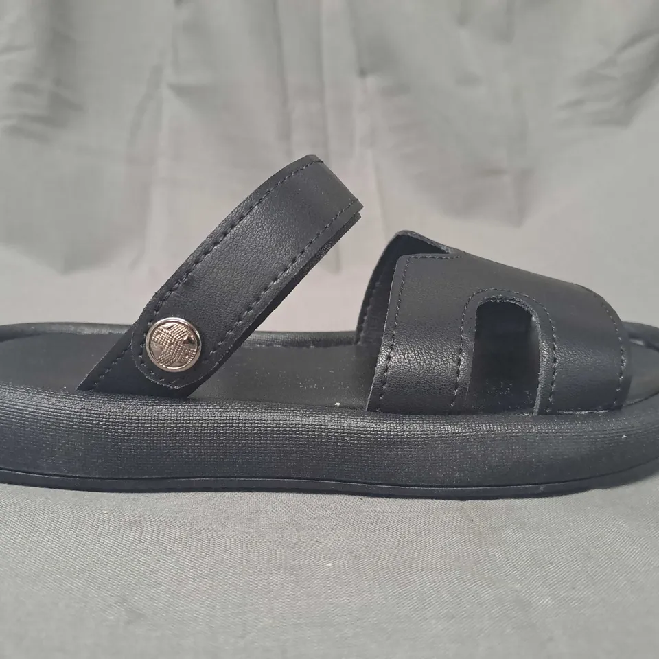 BOXED PAIR OF DESIGNER OPEN TOE SANDALS IN BLACK EU SIZE 32