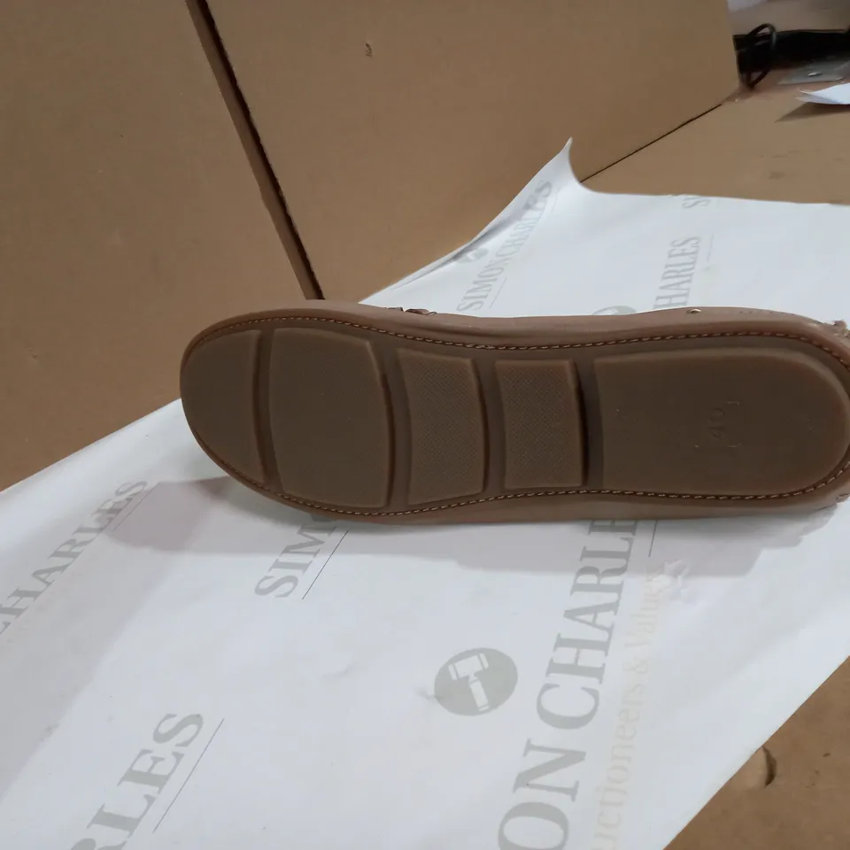 MODA SLIPS ON SHOE SSIZE 7