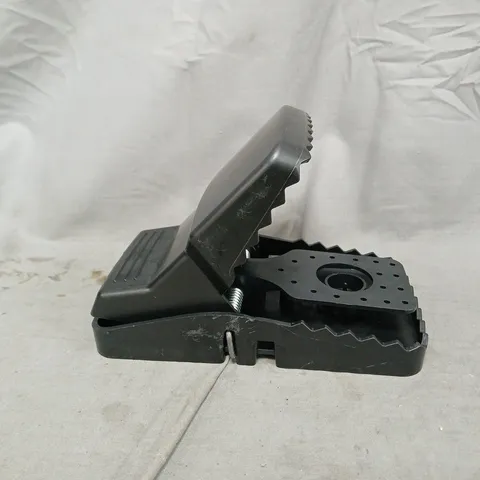 6 PLASTIC MOUSE TRAPS IN BLACK