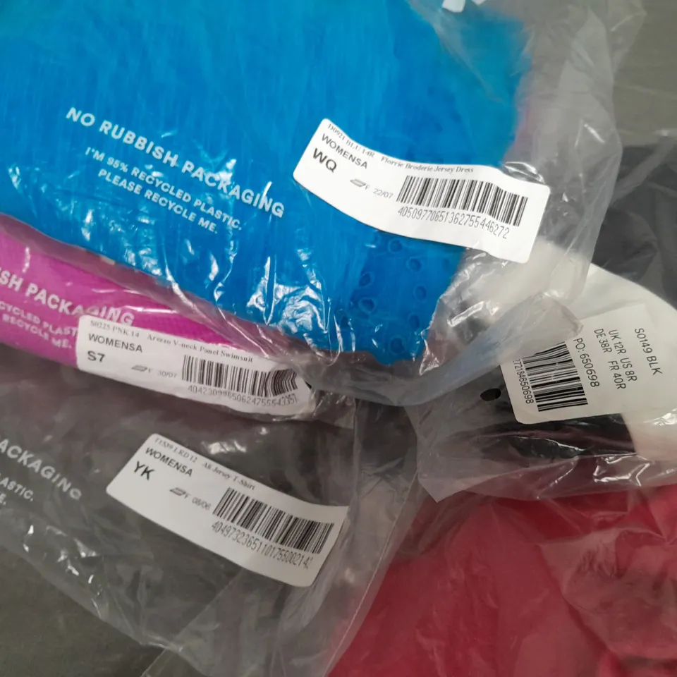LOT OF 8 ASSORTED BODEN CLOTHING ITEMS TO INCLUDE T-SHIRTS, SHIRT AND JERSEY DRESS - VARIOUS SIZES