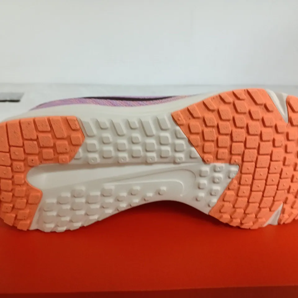 NIKE RUN DEFY SIZE 6.5 (MEGENTA CLAR/NOIR)