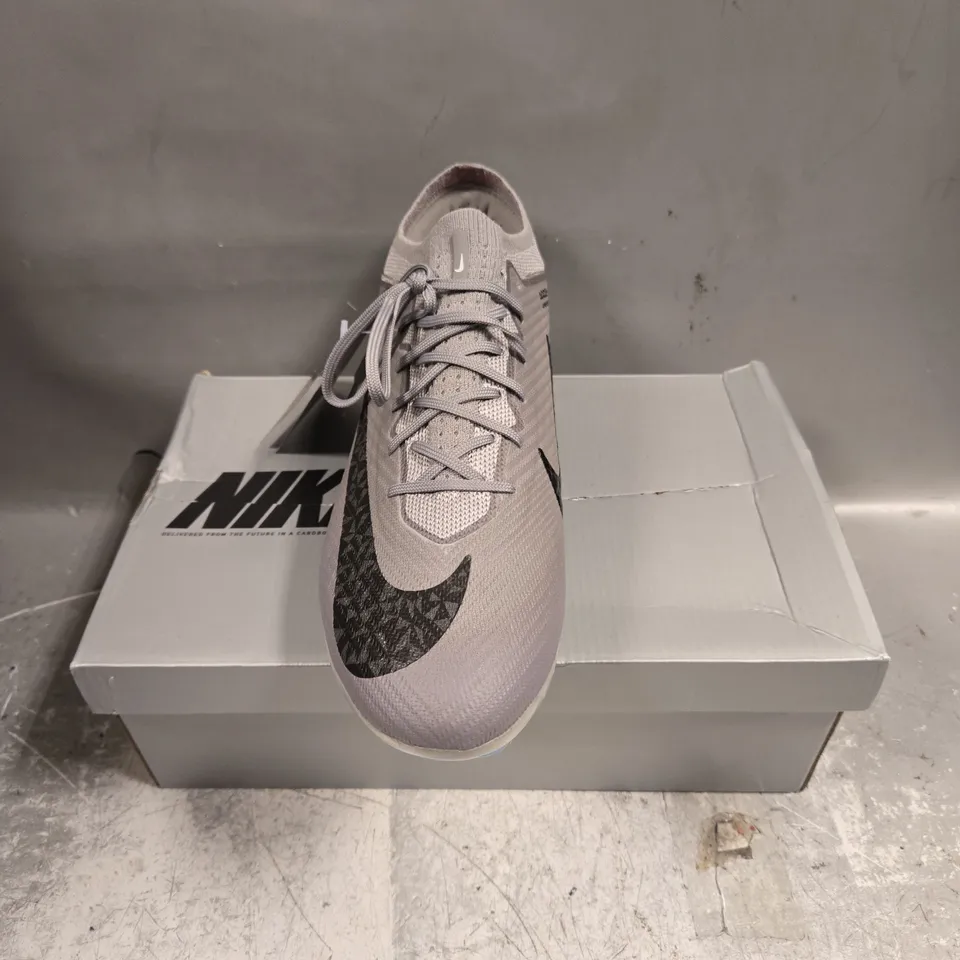 BOXED PAIR OF NIKE ZOOM SUPERFLY 15 ELEITE FOOTBALL BOOTS - 9