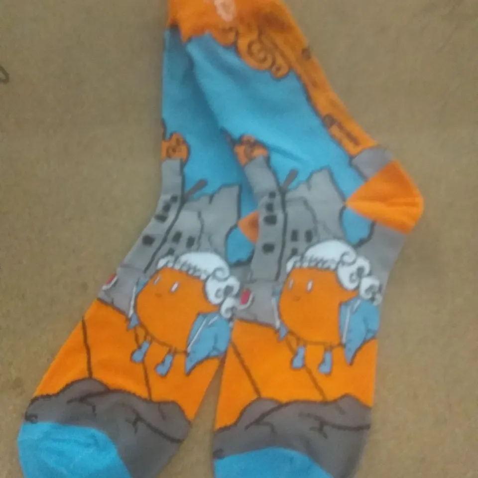 APPROXIMATELY 360 PAIRS OF BRAND NEWVBIER CO. UK 7-11/EU 42-46 80% COTTON 17% NYLON 3% SPANDEX SOCKS