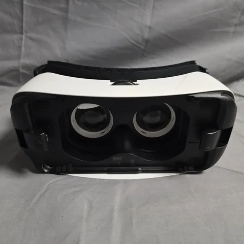 SAMSUNG GEAR VR - BOXED 