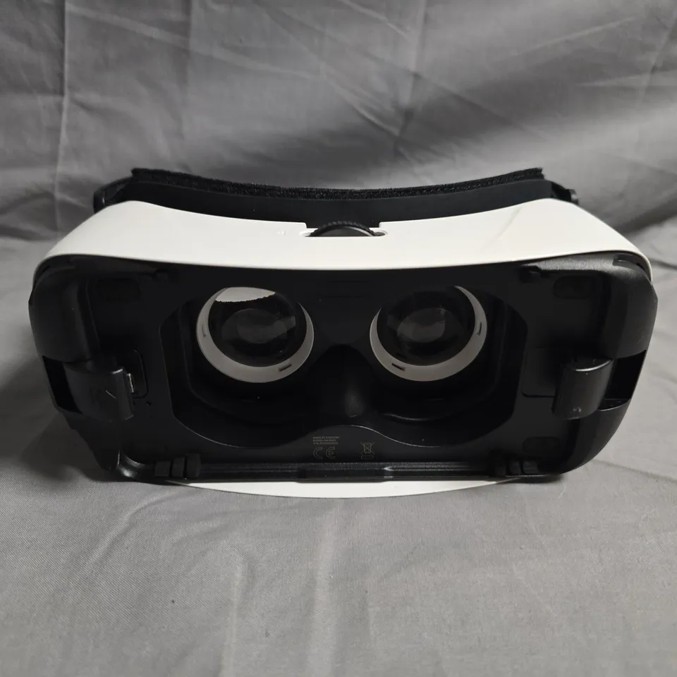 SAMSUNG GEAR VR - BOXED 