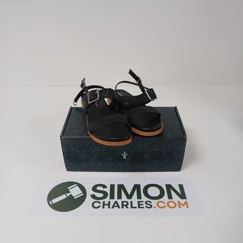EMU AUSTRALIA HYAMS SANDALS - BLACK, LEATHER, UK 7