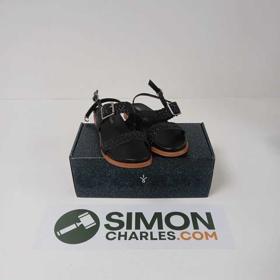 EMU AUSTRALIA HYAMS SANDALS - BLACK, LEATHER, UK 7