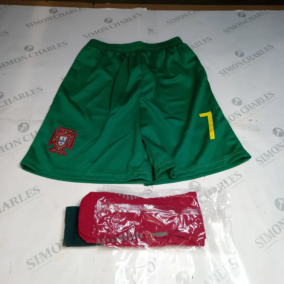 PORTUGAL FC HOME KIT WITH RONALDO 7 ON THE BACK SIZE 26