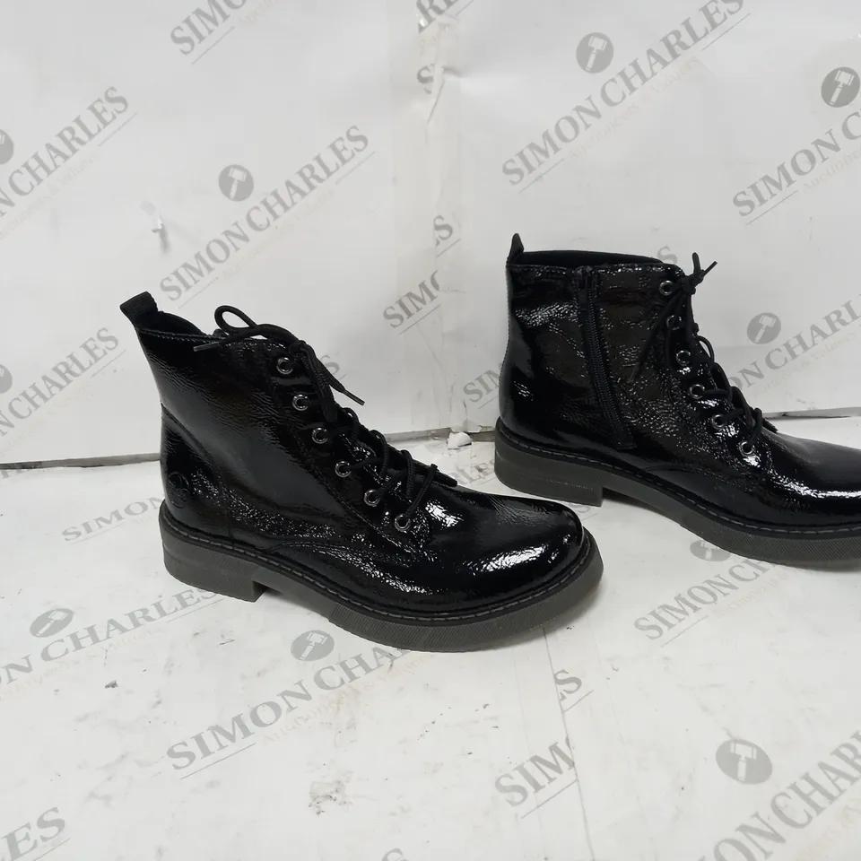 RIEKER SIZE 7 BLACK FLEECE LINED BOOTS - BOXED 