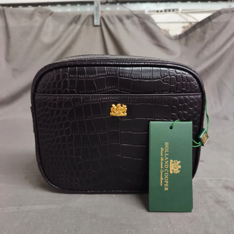 HOLLAND COOPER SOHO CAMERA BAG – RICH CHOCOLATE CROC (ONE SIZE)