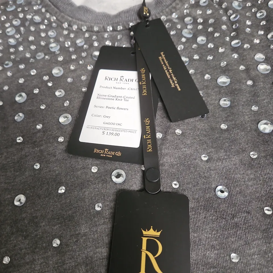 RICH RAD Q'S NEW YORK GRADIENT-COATED RHINESTONE KNIT TEE – GREY, UK SIZE L