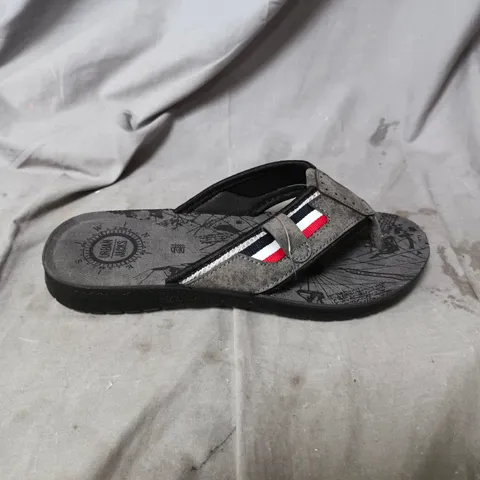 URBAN JACKS GREY FLIP FLOPS WITH RED, WHITE & NAVY STRAPS – MEN'S SANDALS EU SIZE 42