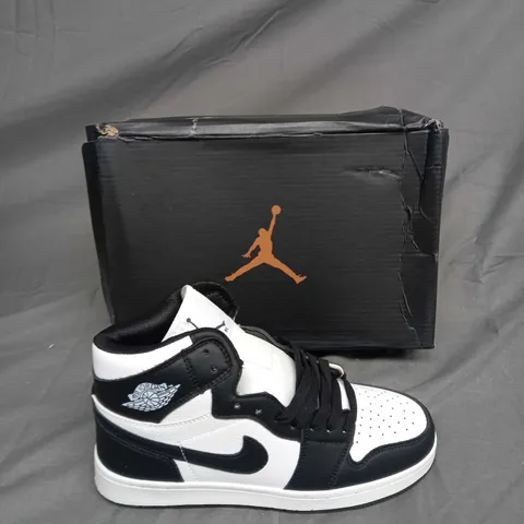 BOXED PAIR OF AIR JORDAN 1 HIGH BLACK/WHITE SIZE UK 5.5