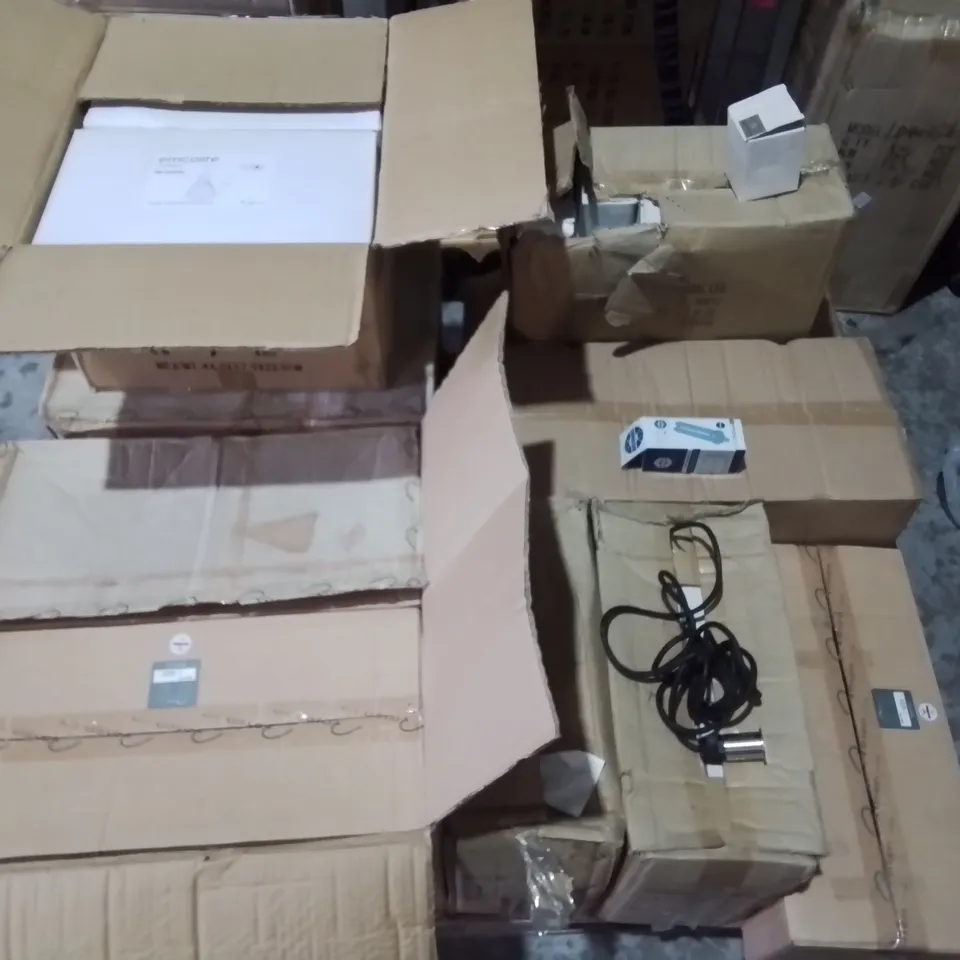 PALLET CONTAINING 9 MULTIPACK BOXES OF ASSORTED LIGHTING ITEMS TO INCLUDE EMCOLITE SUSPENSION LIGHTS, WIRED SPOTLIGHTS AND SUNBEAM BULBS