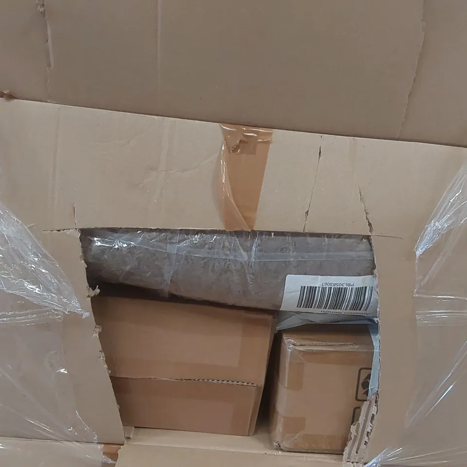 PALLET CONTAINING A VERY LARGE QUANTITY OF ASSORTED PET PRODUCTS