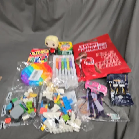 APPROXIMATELY 10 ASSORTED TOYS AND GAMES TO INCLUDE LEGO, UNO AND PENS