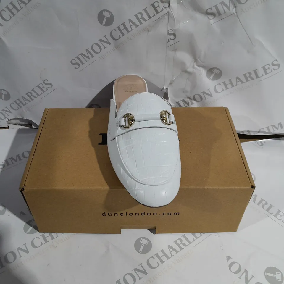 BOXED DUNE  WHITE CROC PRINT LEATHER SLIM SOLE BACKLESS SHOES SIZE 6/39