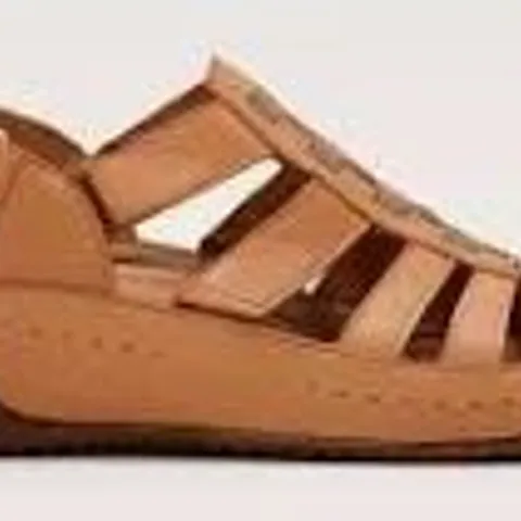 BOXED PAIR OF WOMENS ADESSO SANDALS IN BROWN - UK SIZE 7