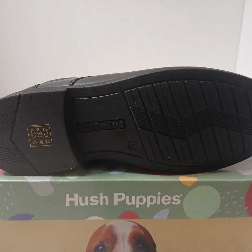 BOXED PAIR OF HUSH PUPPIES BLACK LEATHER OXFORD SHOES – UK 8