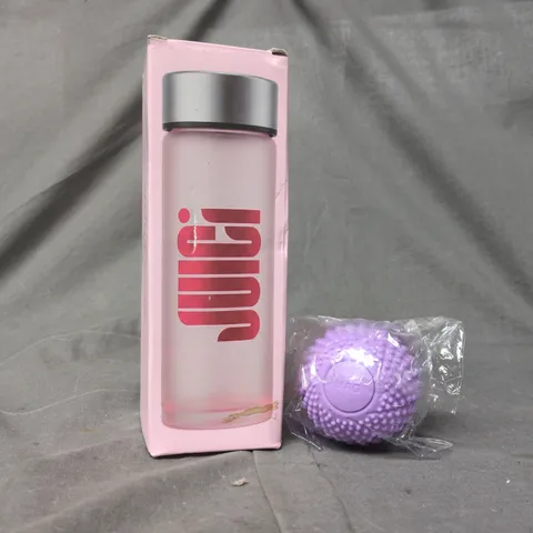 APPROXIMATELY 10 ASSORTED HOUSEHOLD ITEMS TO INCLUDE GLASS BOTTLE, ETC - COLLECTION ONLY