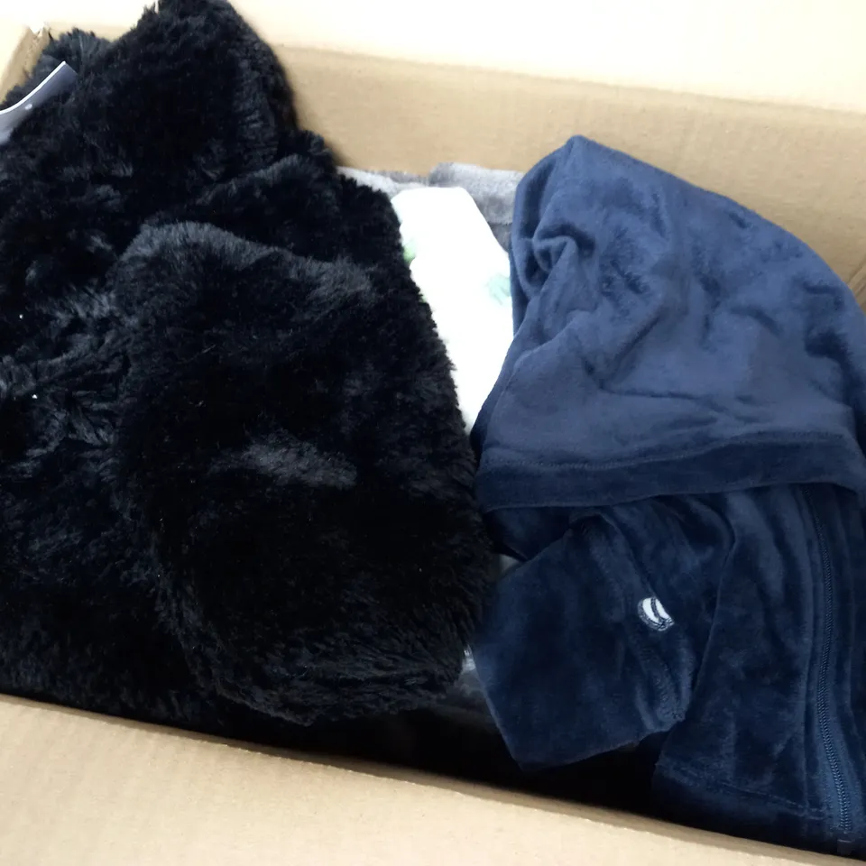 APPROXIMATELY 10 ASSORTED CLOTHING ITEMS IN VARIOUS SIZES TO INCLUDE SHIRTS, DRESSES, TROUSERS ETC. 