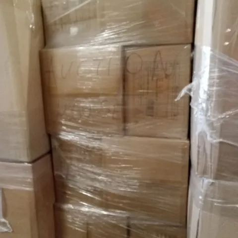 PALLET CONTAINING A LARGE QUANTITY OF CUSHIONS