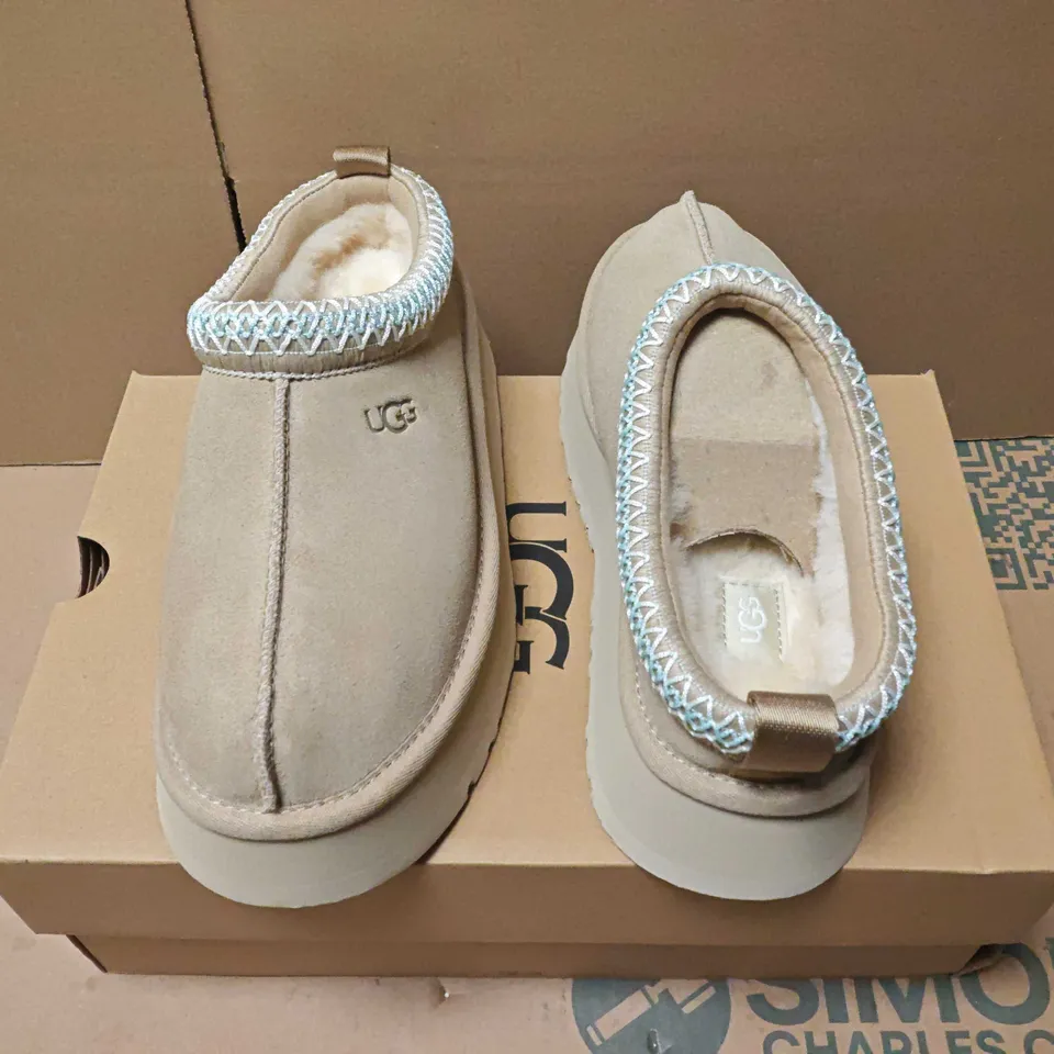 BOXED UGG TAZZ II WOMEN’S SLIPPERS – BEIGE SUEDE WITH SHEARLING LINING (UK 4)