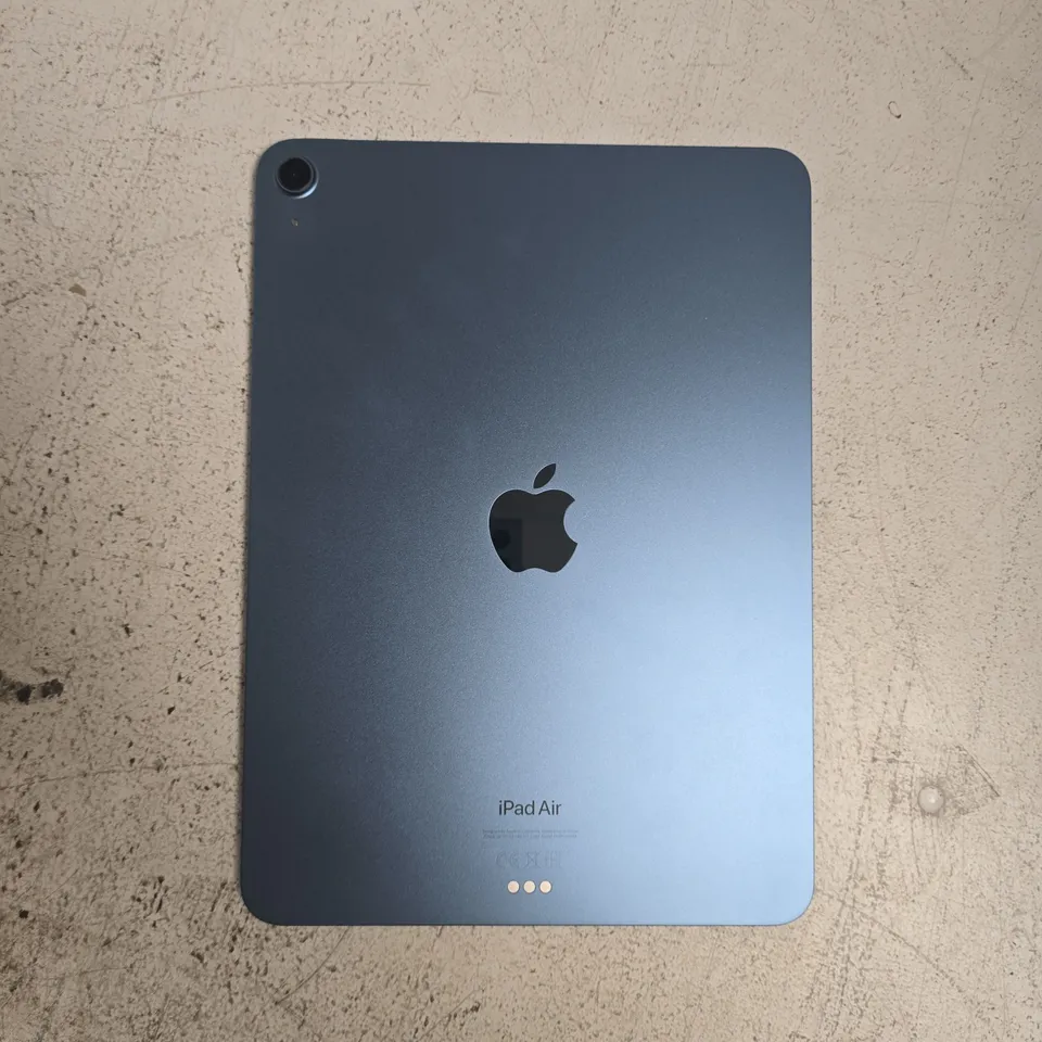 APPLE IPAD TABLET - A2588