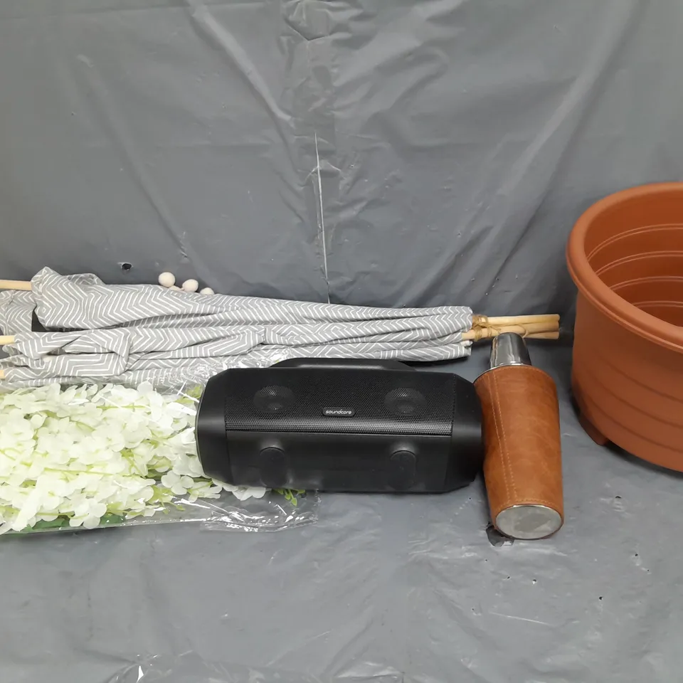 BOX OF APPROXIMATELY 15 ASSORTED HOUSEHOLD ITEMS TO INCLUDE WATERING CAN, LED CABINET LIGHT, AND ELEGOO FILAMENT ETC.