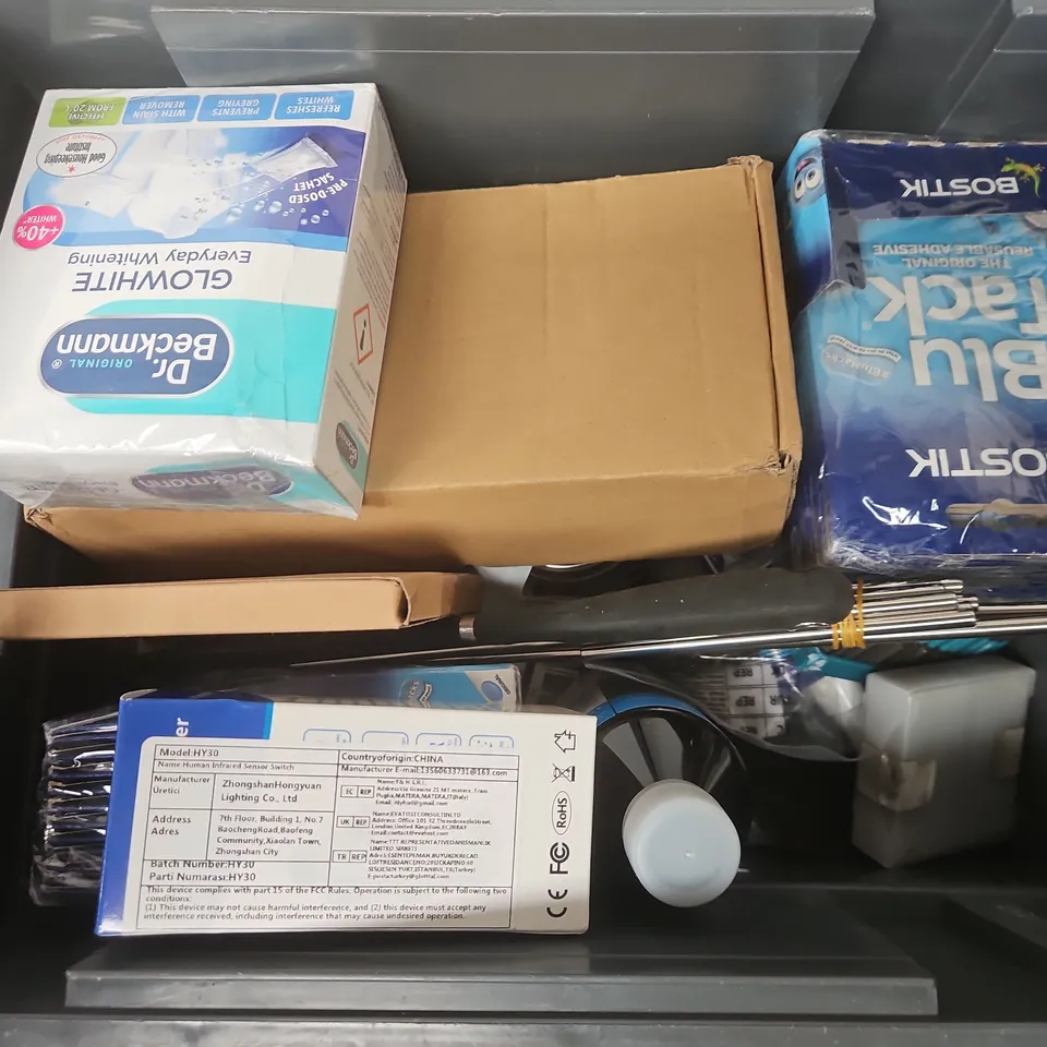 APPROXIMATELY 12 ASSORTED HOUSEHOLD ITEMS TO INCLUDE MICROBS POWER CLEANER, DR BECKMANN GLOWHITE, BLU TACK, ETC - COLLECTION ONLY