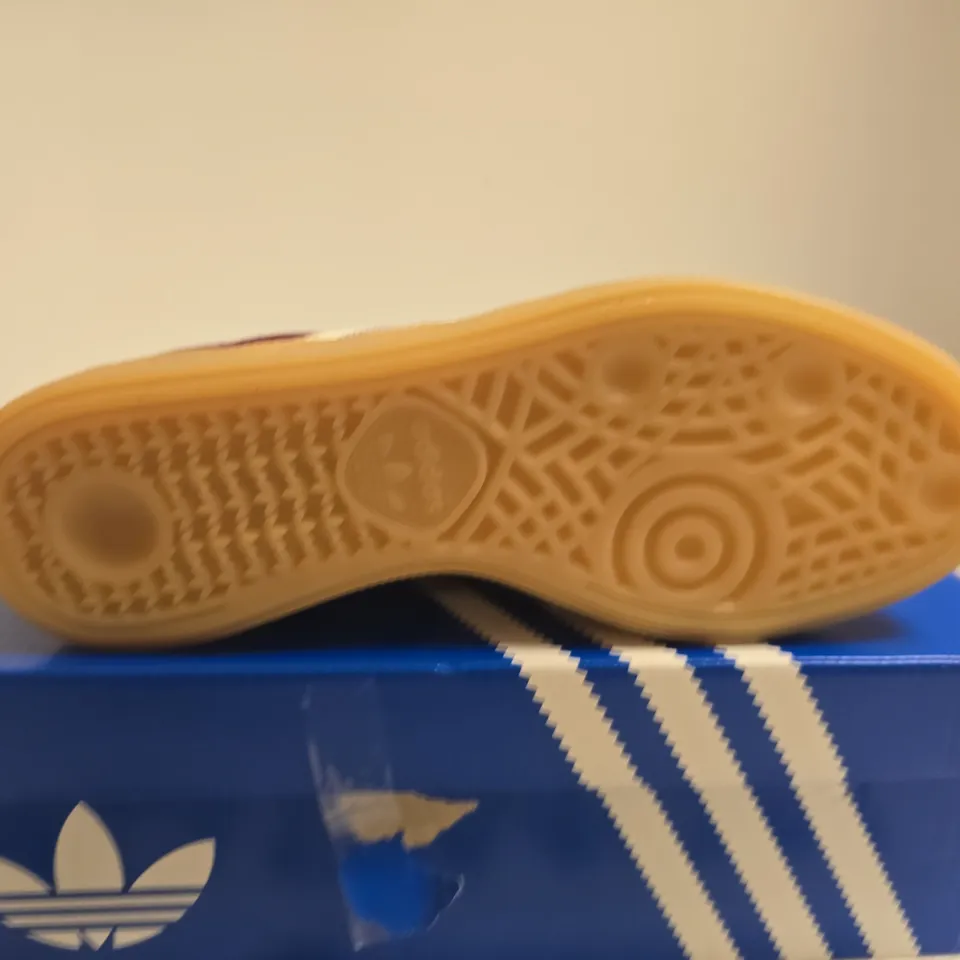 BOXED ADIDAS HANDBALL SPEZIAL W – UK SIZE 6.5