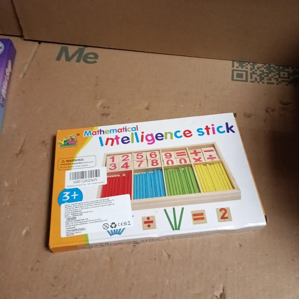 BOX OF APPROXIMATELY 15 ASSORTED TOYS INCLUDING MINI SOAP MOULDING KIT AND MATHEMATICAL INTELLIGENCE STICK 