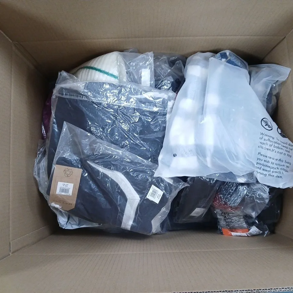 LARGE QUANTITY OF ASSORTED ITEMS TO INCLUDE PHILIPS BATTERIES, JIL SANDER GIFT BAG, ASSORTMENT OF CLOTHING IN VARIOUS SIZES, ETC - COLLECTION ONLY