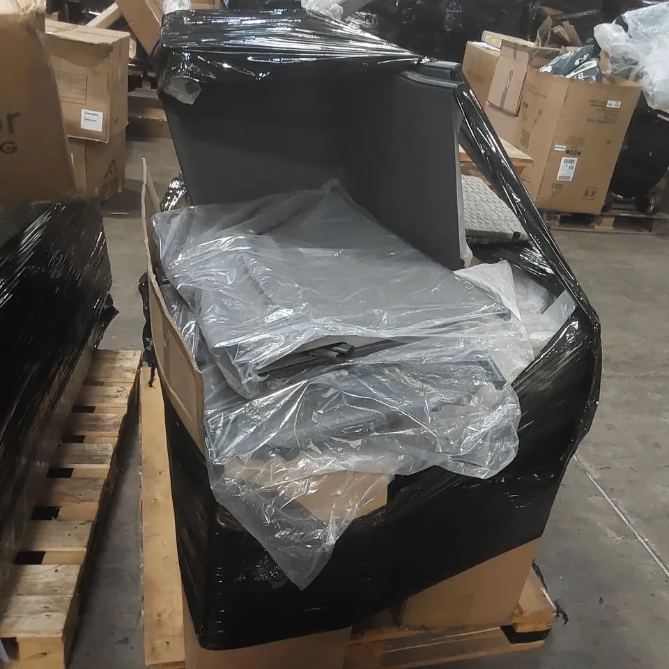 PALLET CONTAINING A LARGE QUANTITY OF ASSORTED GARDEN FURNITURE PARTS ECT